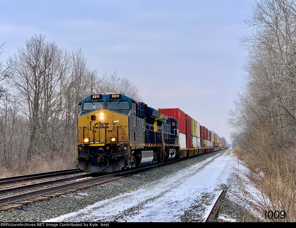 CSX 3311 on I009 